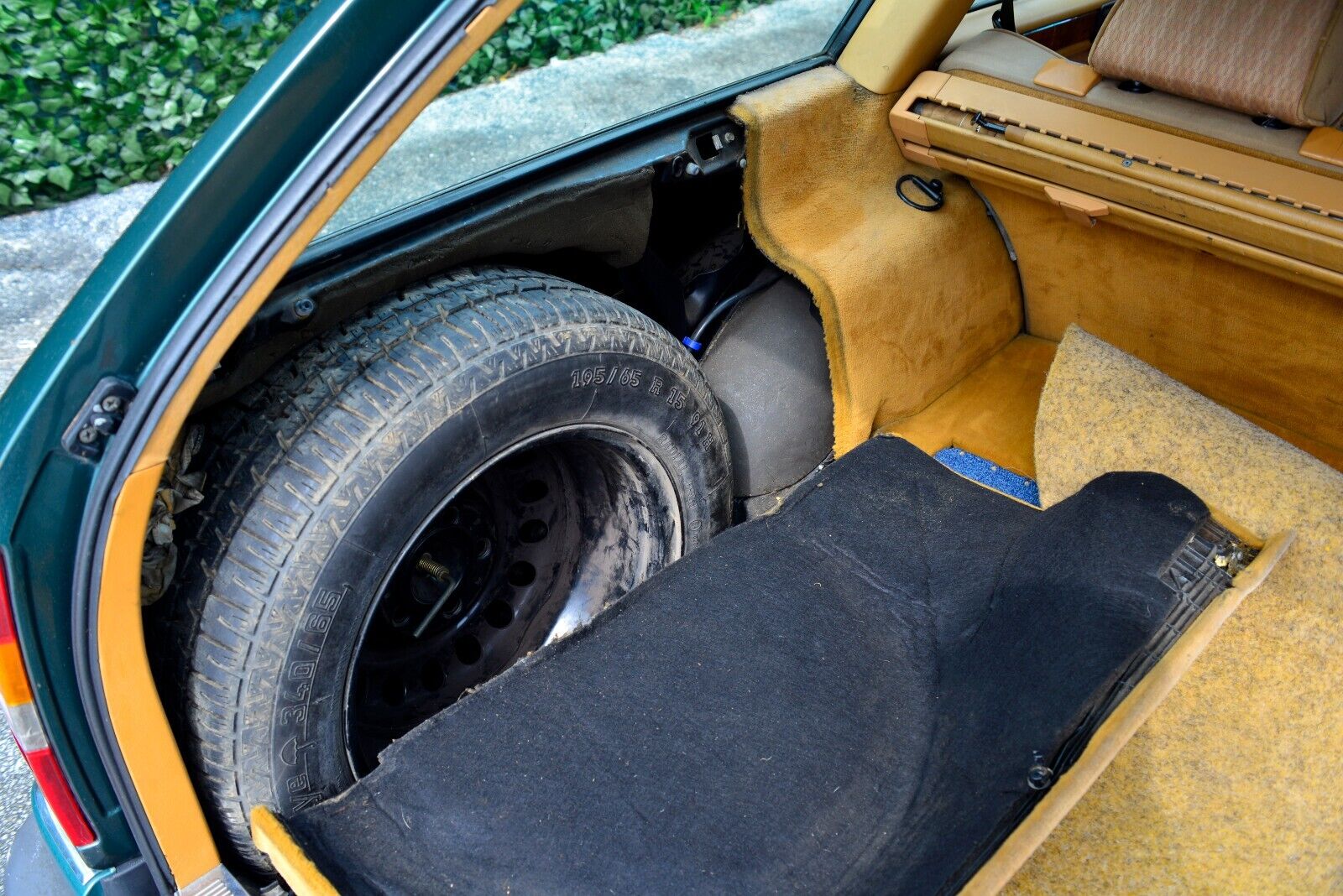 Mercedes-Benz-230-TE-1990-Wagon-26