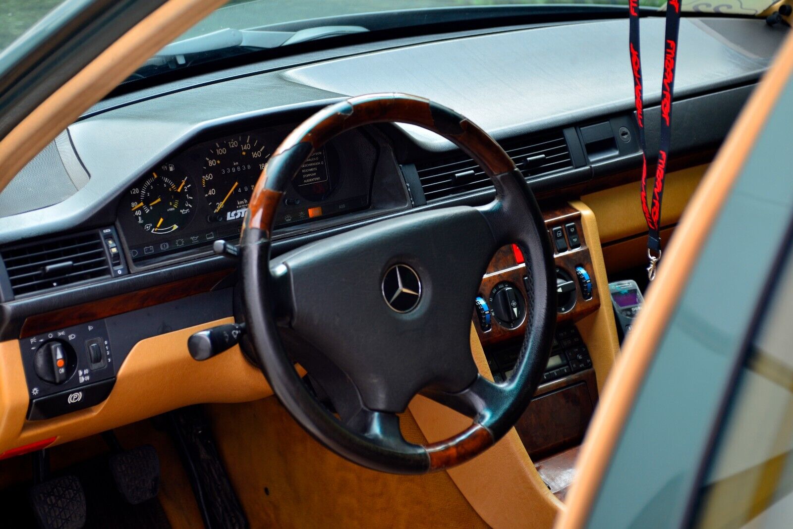 Mercedes-Benz-230-TE-1990-Wagon-30