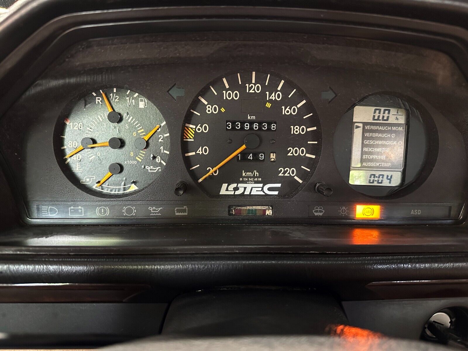 Mercedes-Benz-230-TE-1990-Wagon-31