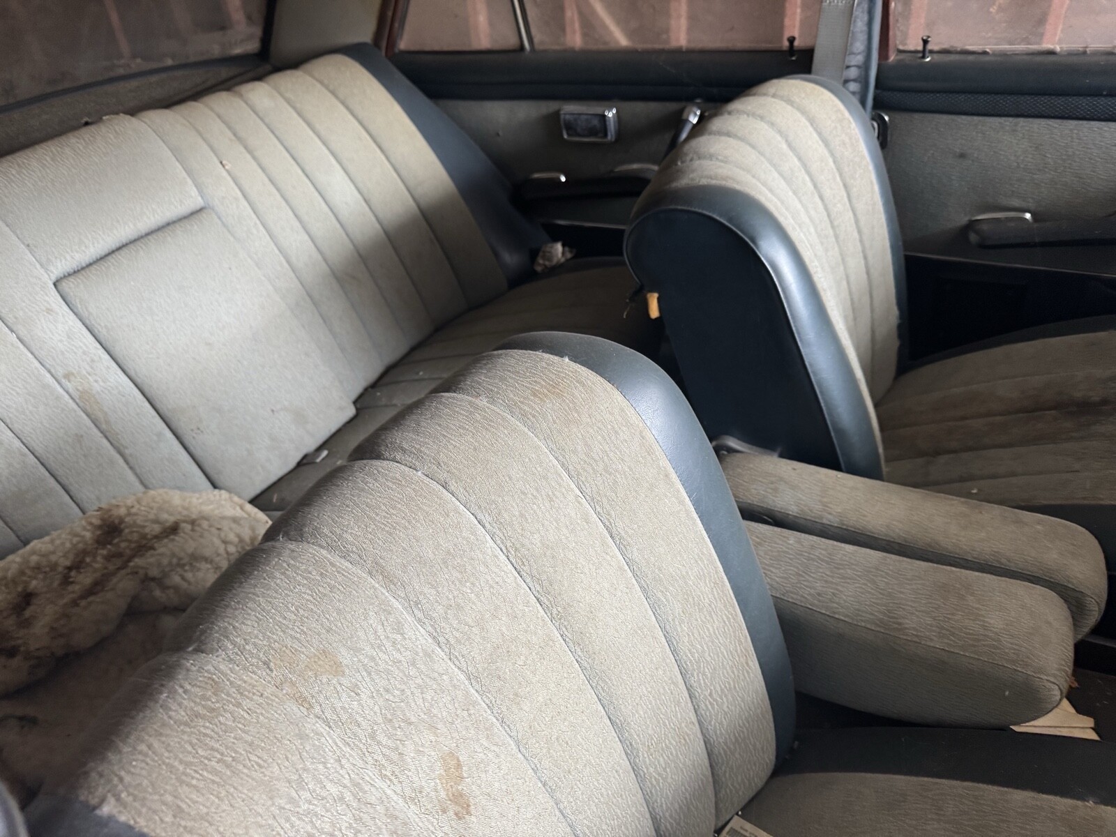 Mercedes-Benz-230S-1967-3