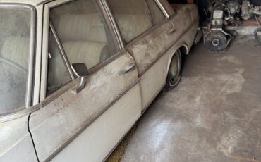 Mercedes-Benz-230S-1967-8