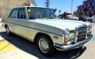 Mercedes-Benz-250-1971-Sedan-1