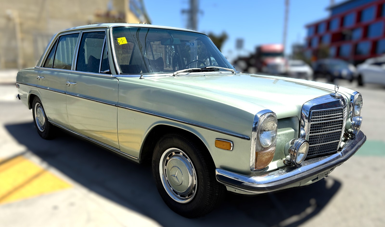 Mercedes-Benz-250-1971-Sedan-1