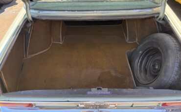 Mercedes-Benz-250-1971-Sedan-13