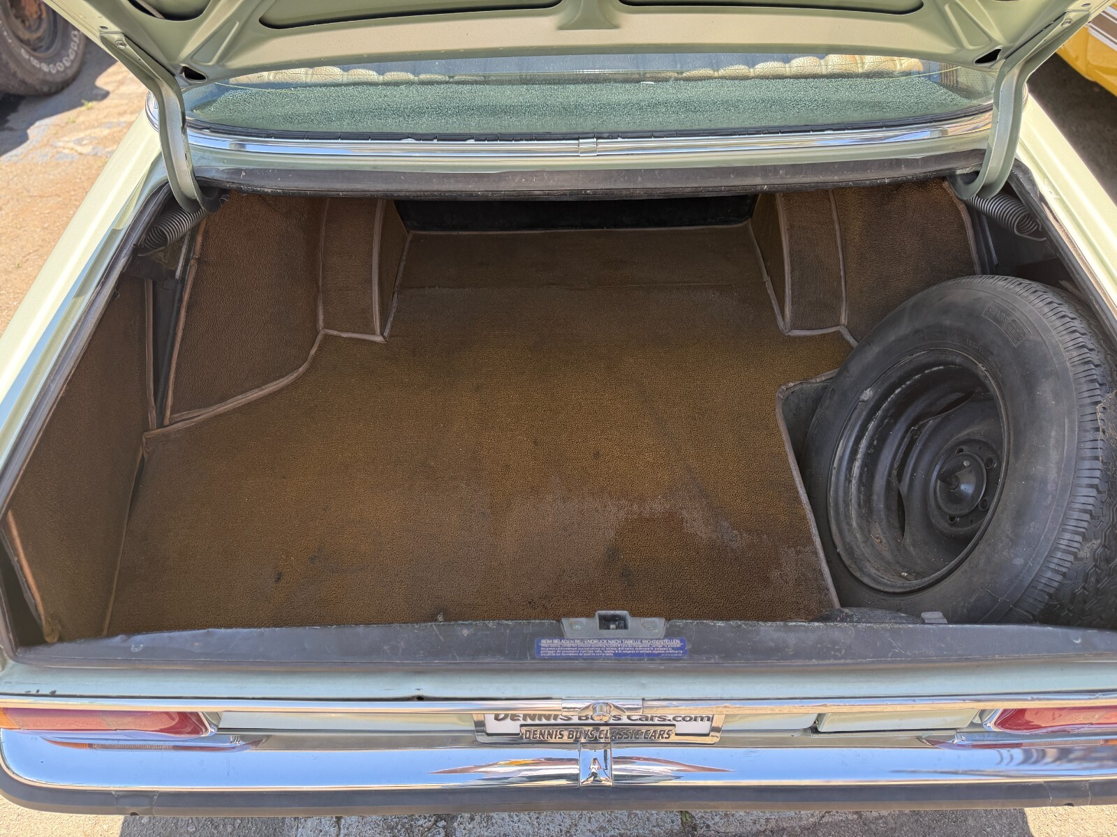 Mercedes-Benz-250-1971-Sedan-20