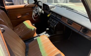 Mercedes-Benz-250-1971-Sedan-21