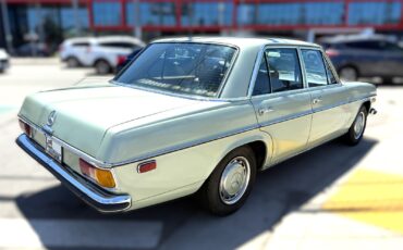 Mercedes-Benz-250-1971-Sedan-4