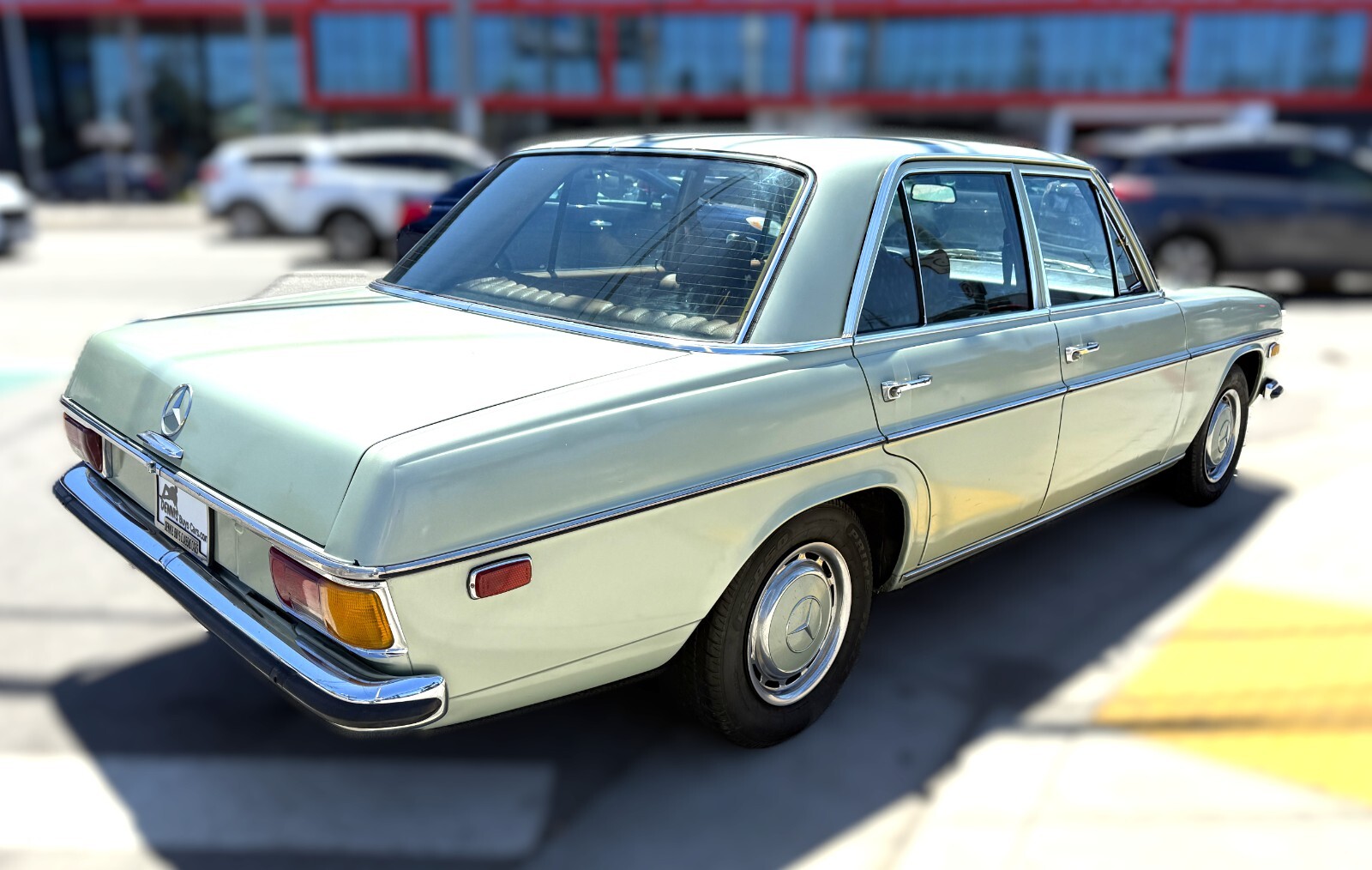 Mercedes-Benz-250-1971-Sedan-4