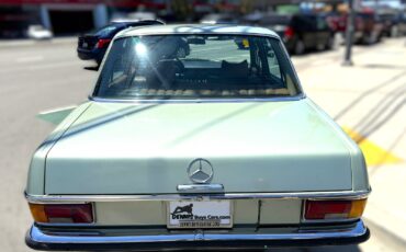 Mercedes-Benz-250-1971-Sedan-5