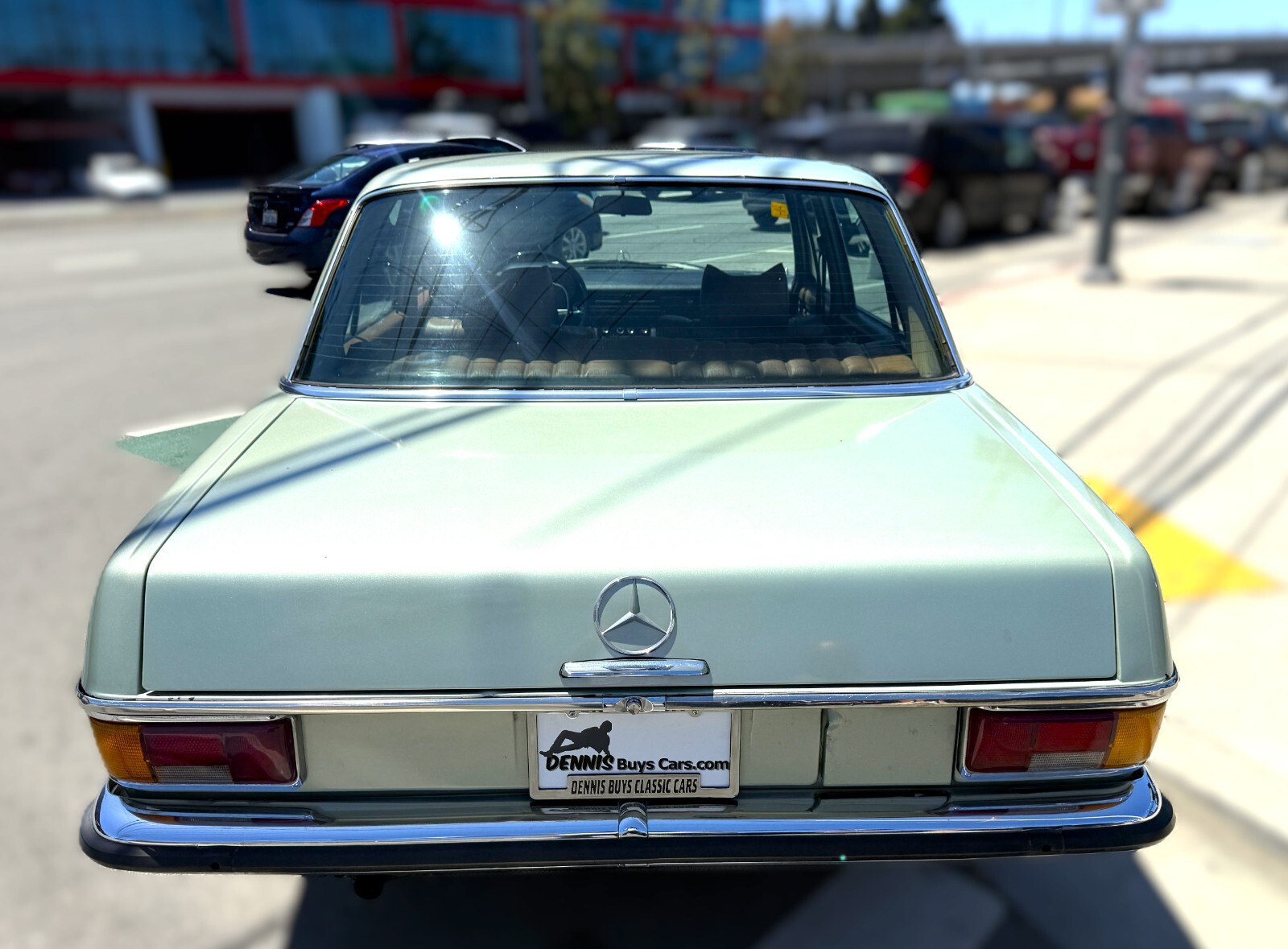 Mercedes-Benz-250-1971-Sedan-5