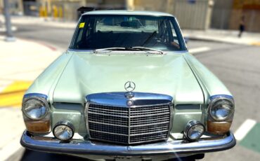 Mercedes-Benz-250-1971-Sedan-6