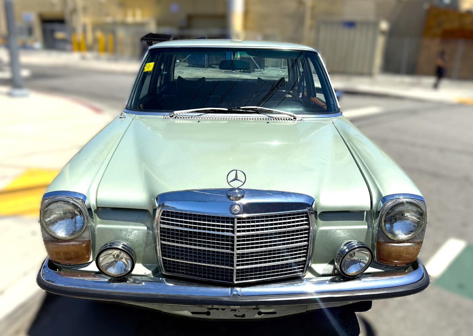 Mercedes-Benz-250-1971-Sedan-6