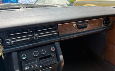 Mercedes-Benz-250-1971-Sedan-8