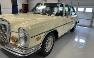 Mercedes-Benz-280SE-1972-Sedan-1
