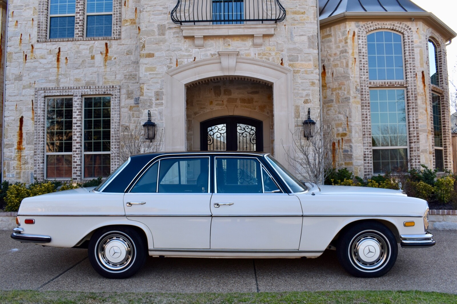 Mercedes-Benz-280SE-1972-Sedan-1