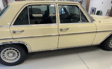 Mercedes-Benz-280SE-1972-Sedan-10