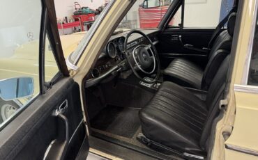 Mercedes-Benz-280SE-1972-Sedan-11