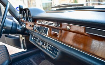 Mercedes-Benz-280SE-1972-Sedan-13