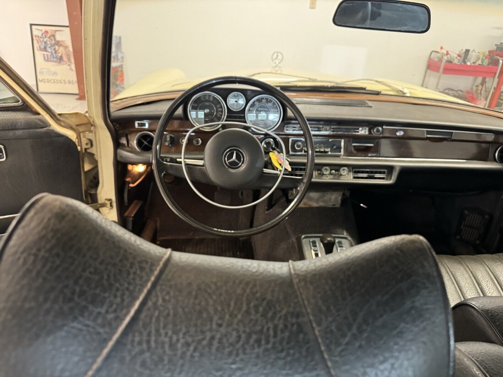 Mercedes-Benz-280SE-1972-Sedan-14