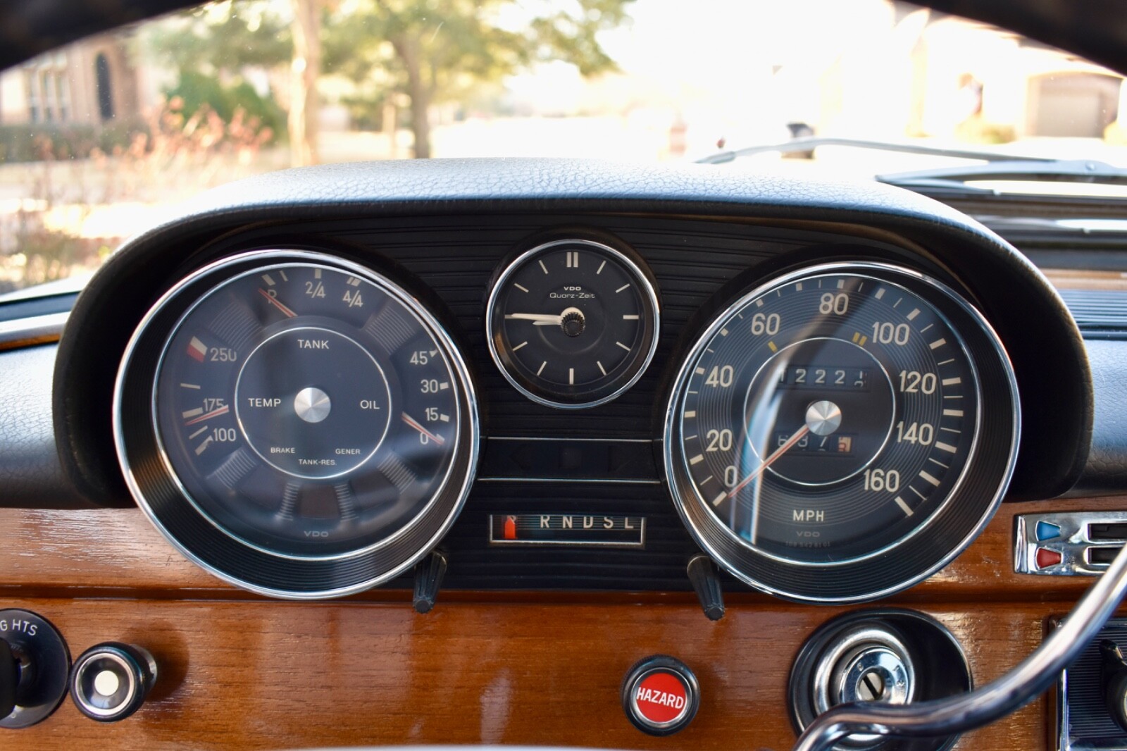 Mercedes-Benz-280SE-1972-Sedan-14