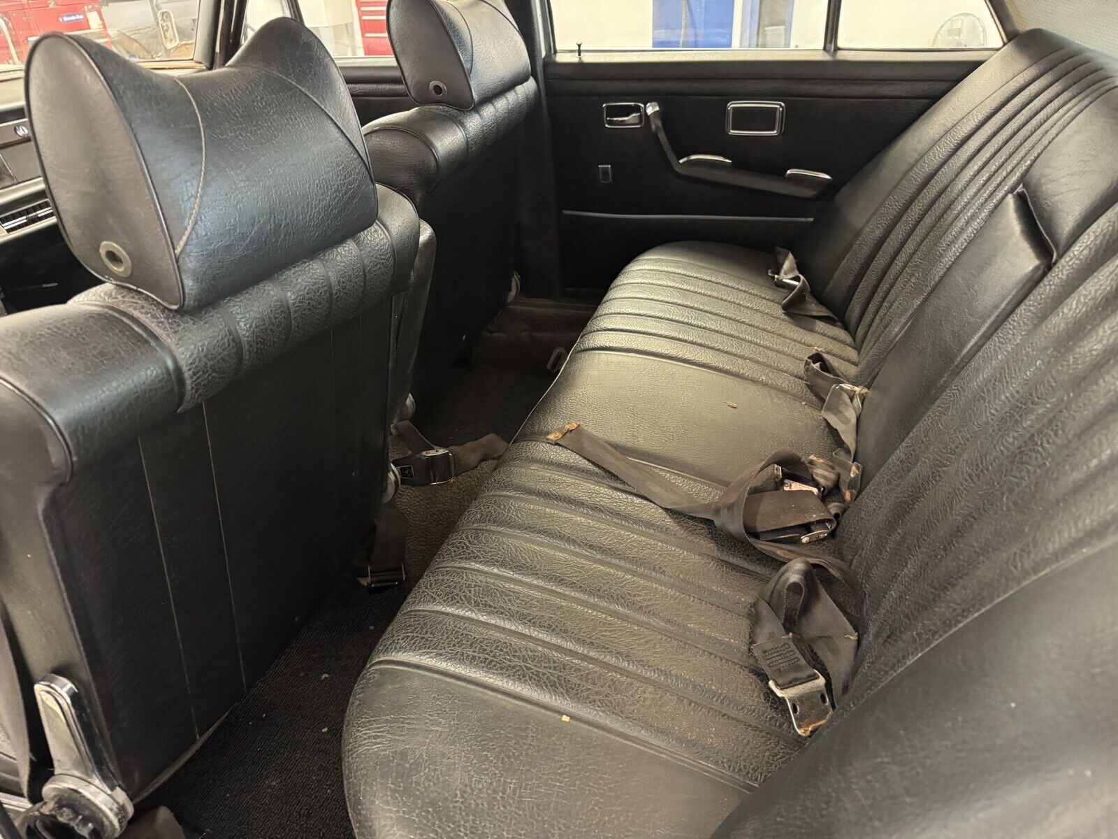 Mercedes-Benz-280SE-1972-Sedan-16
