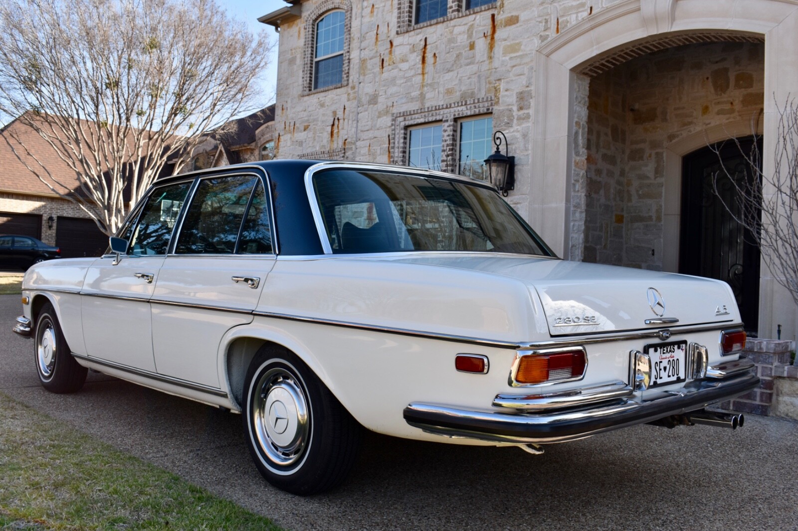 Mercedes-Benz-280SE-1972-Sedan-17