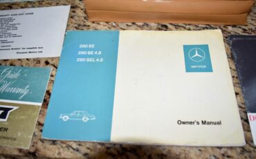Mercedes-Benz-280SE-1972-Sedan-21