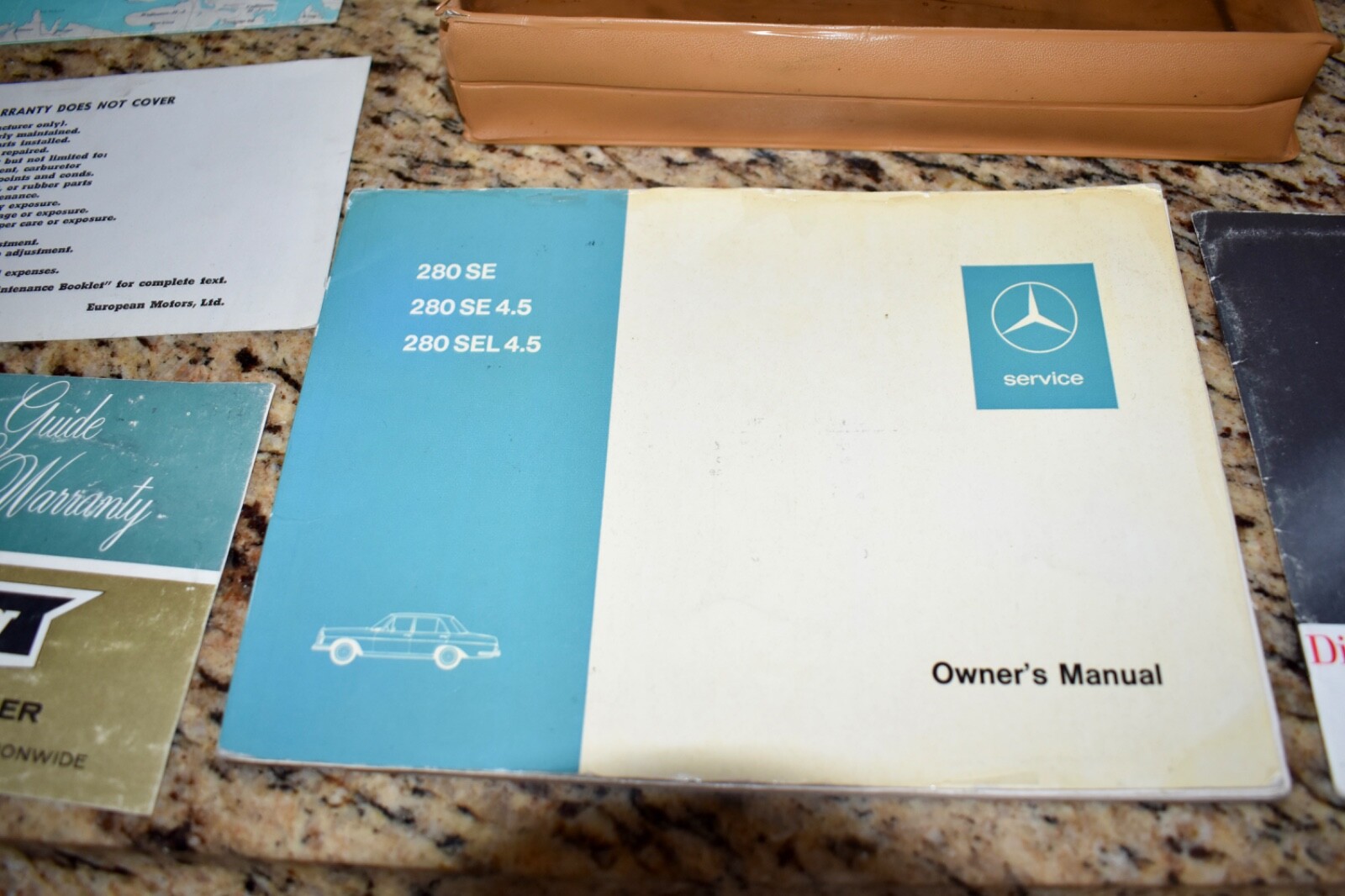 Mercedes-Benz-280SE-1972-Sedan-21