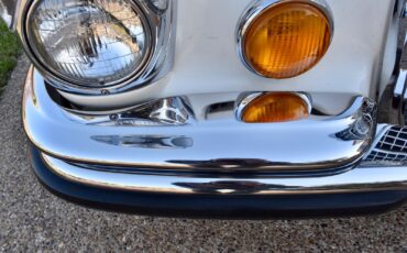 Mercedes-Benz-280SE-1972-Sedan-24