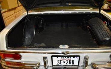 Mercedes-Benz-280SE-1972-Sedan-26