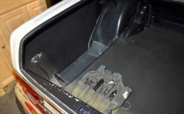 Mercedes-Benz-280SE-1972-Sedan-28