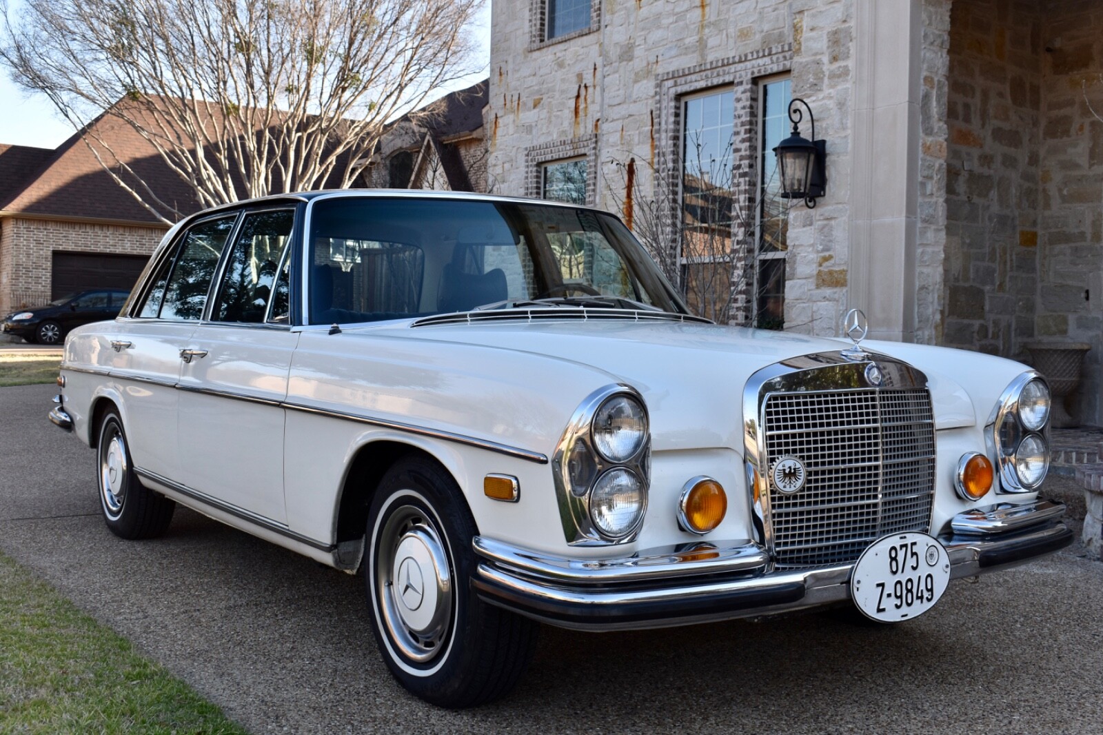 Mercedes-Benz-280SE-1972-Sedan