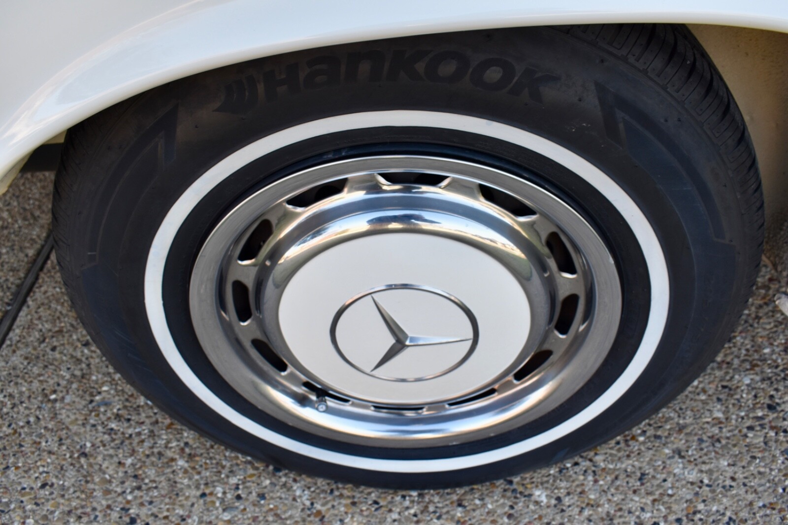 Mercedes-Benz-280SE-1972-Sedan-37