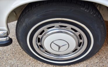 Mercedes-Benz-280SE-1972-Sedan-38