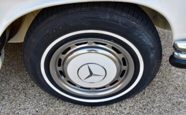 Mercedes-Benz-280SE-1972-Sedan-39