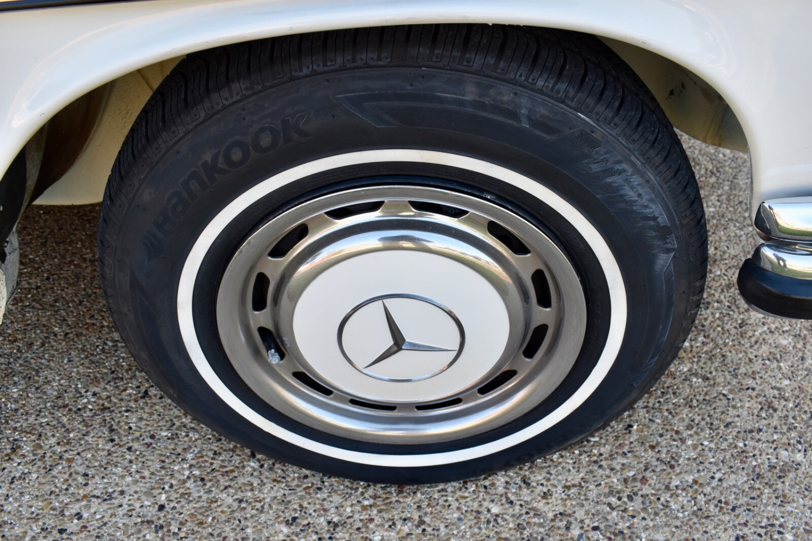 Mercedes-Benz-280SE-1972-Sedan-39
