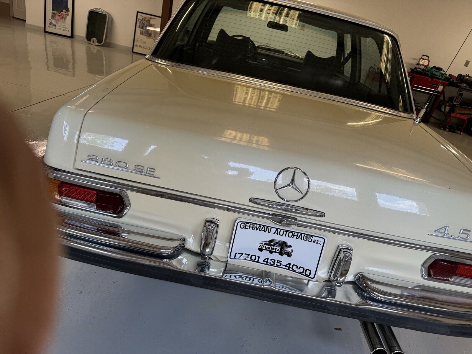 Mercedes-Benz-280SE-1972-Sedan-4