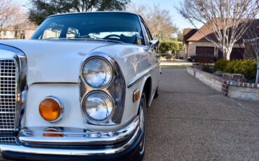 Mercedes-Benz-280SE-1972-Sedan-5
