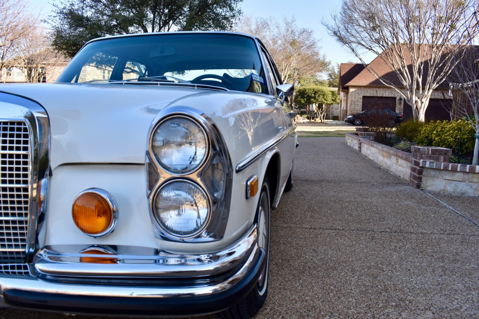 Mercedes-Benz-280SE-1972-Sedan-5