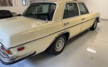 Mercedes-Benz-280SE-1972-Sedan-6