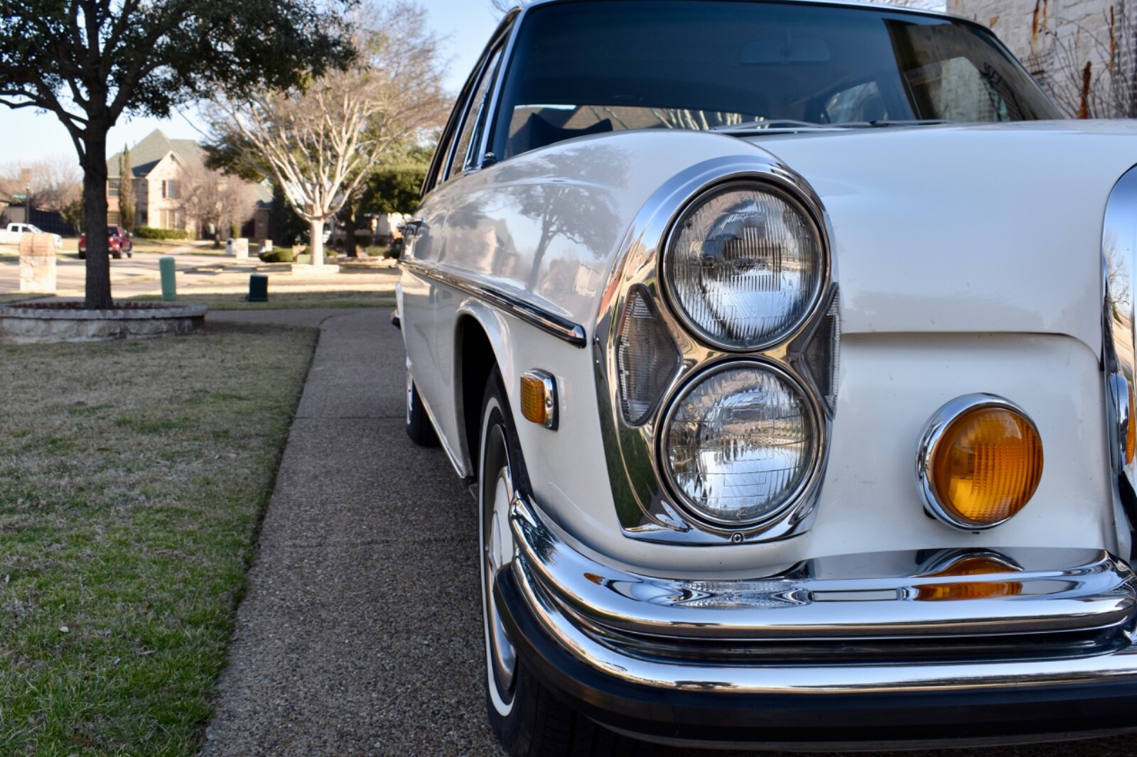 Mercedes-Benz-280SE-1972-Sedan-6