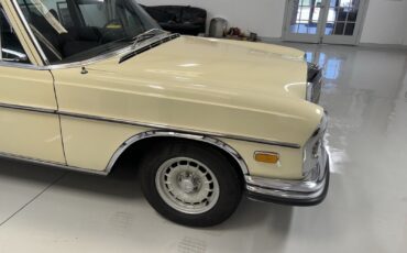 Mercedes-Benz-280SE-1972-Sedan-7