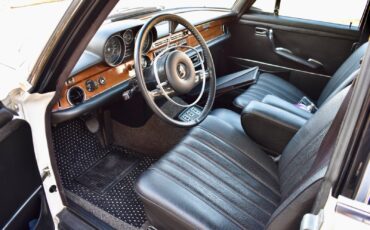Mercedes-Benz-280SE-1972-Sedan-7