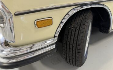 Mercedes-Benz-280SE-1972-Sedan-8