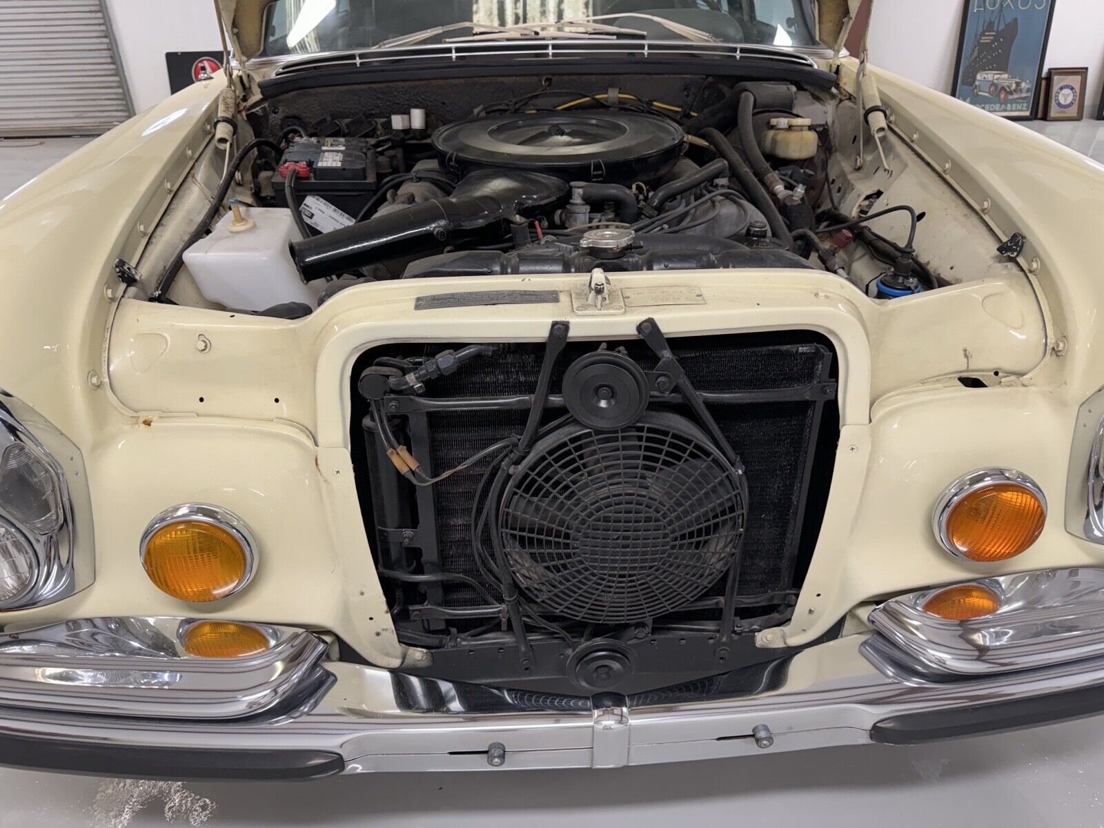 Mercedes-Benz-280SE-1972-Sedan-9