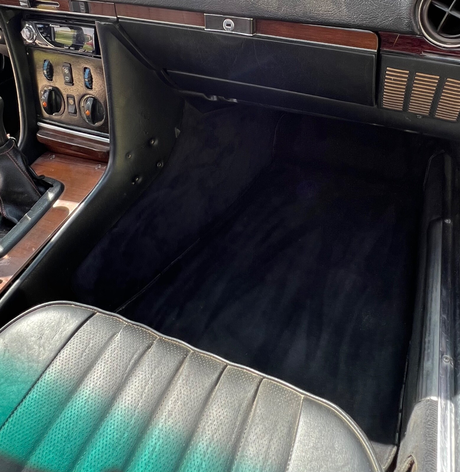 Mercedes-Benz-280SL-RARE-5-SPEED-MANUAL-SHIFT-1983-Convertible-25
