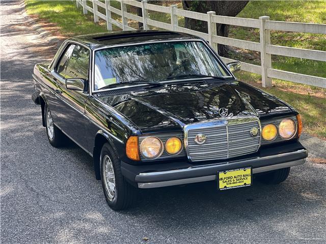 Mercedes-Benz-300-CD-Turbodiesel-1984-1