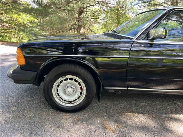 Mercedes-Benz-300-CD-Turbodiesel-1984-13