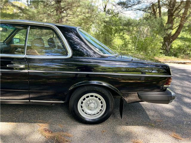 Mercedes-Benz-300-CD-Turbodiesel-1984-14
