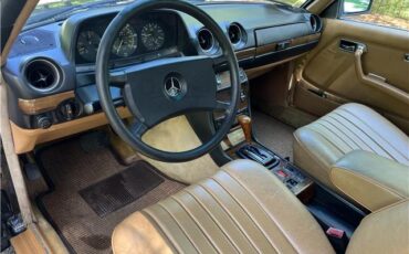 Mercedes-Benz-300-CD-Turbodiesel-1984-19